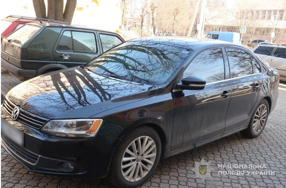 Перед судом постане чоловік, обвинувачений у крадіжці майна з автомобіля буковинки