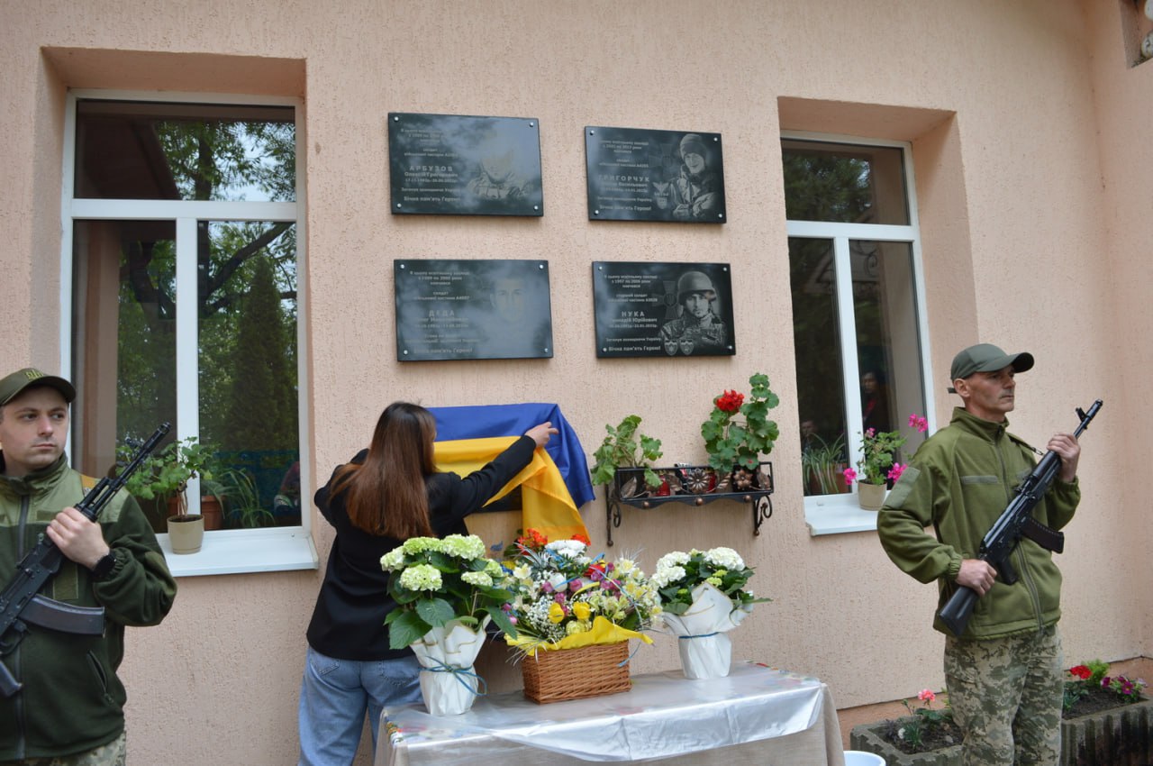 У Новоселицькій громаді відкрили меморіальні дошки на честь загиблих захисників України