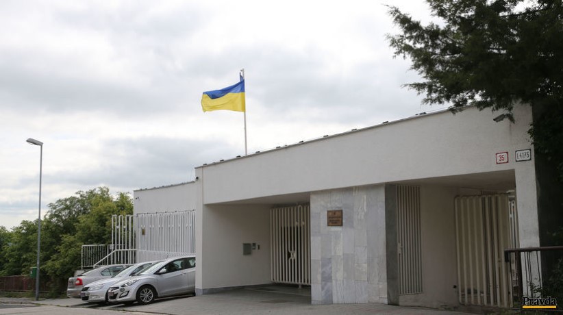 Фіцо звинуватив Зеленського у «залякуванні» глав держав – у Посольстві відповіли