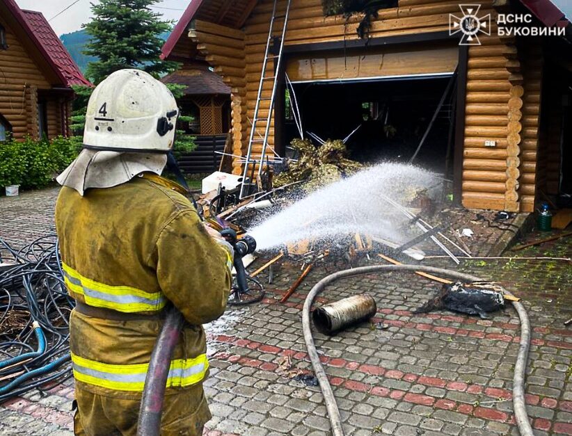 У Чернівецькій області вогнеборці ліквідували чотири пожежі