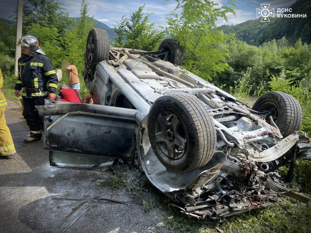 У Чернівецькій області вогнеборці ліквідували загоряння двох автомобілів