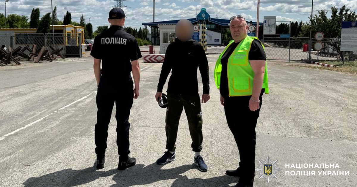 На Буковині міграційні поліцейські провели примусове видворення за межі України іноземця з кримінальним минулим