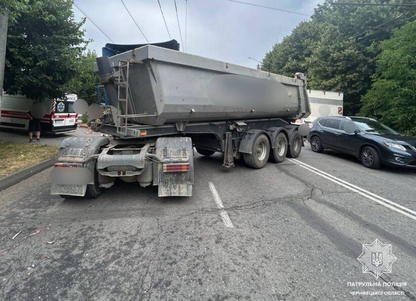 ДТП з потерпілими у Чернівцях: ускладнено рух на вул. Героїв Майдану