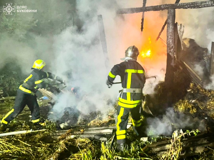 На Буковині вогнеборці ліквідували три пожежі