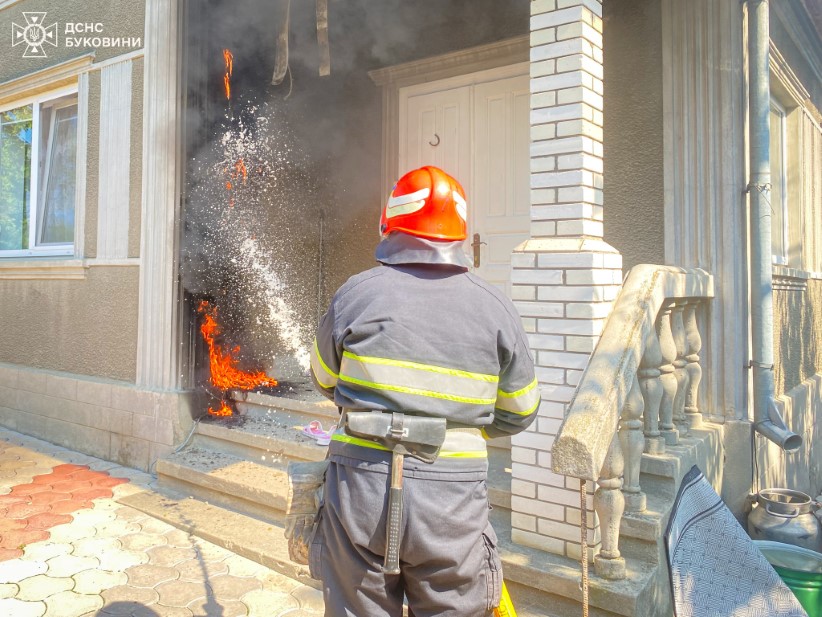 У Чернівецькій області надзвичайники ліквідували дві пожежі