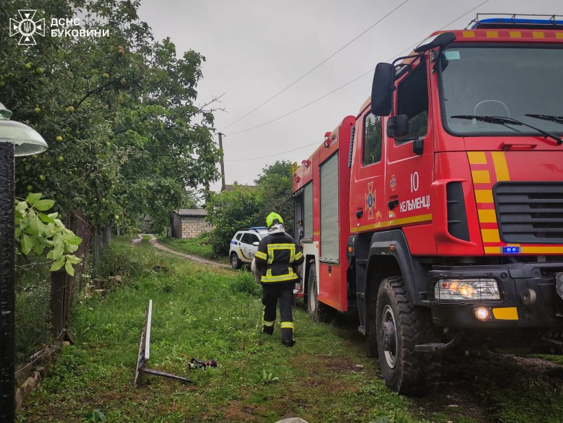 У Дністровському районі рятувальники ліквідували дві пожежі у житловому секторі