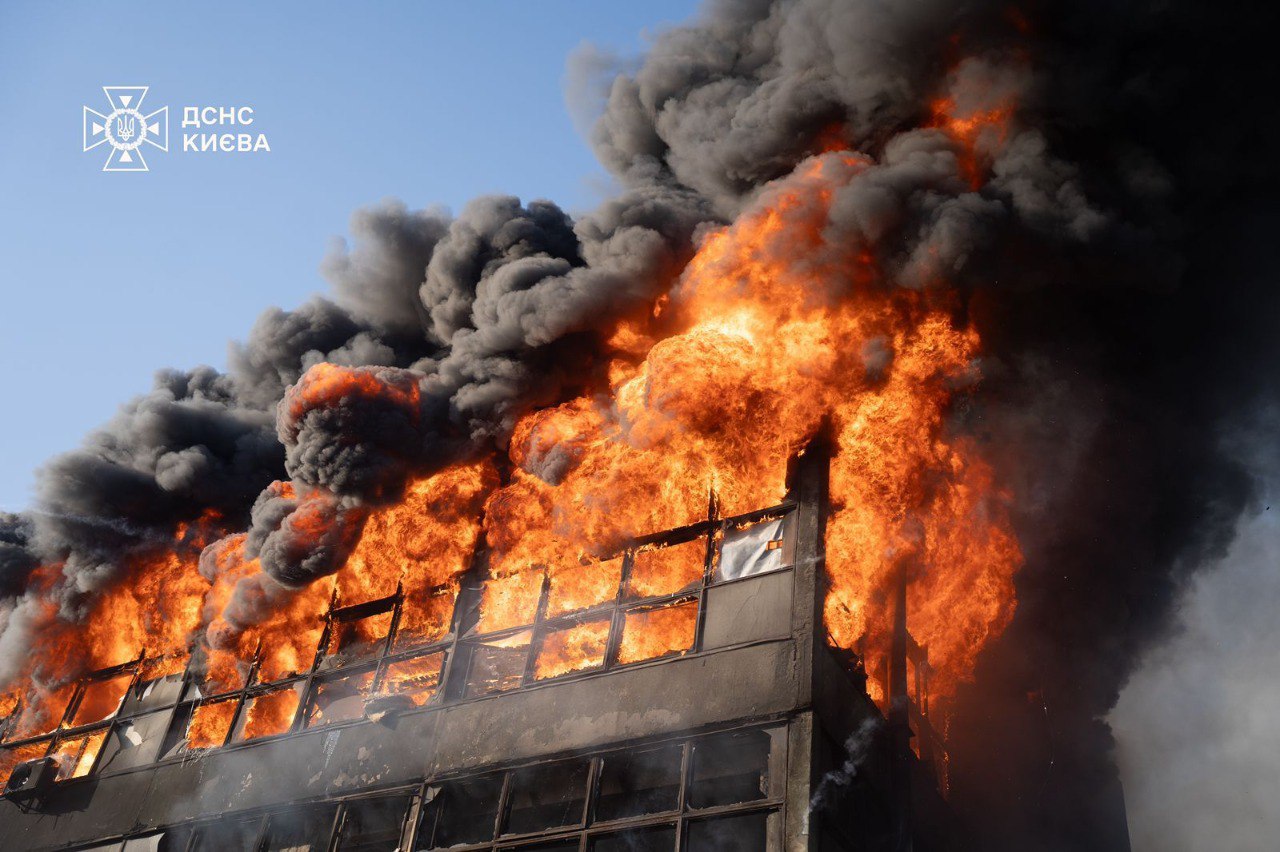 Під час чергової атаки рф по Києву загинули дві жінки