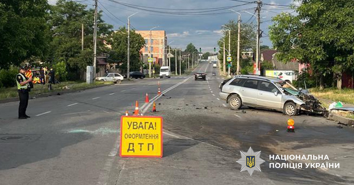 У Чернівцях на розі вулиць Винниченка та Жасмінної трапилась ДТП з потерпілими