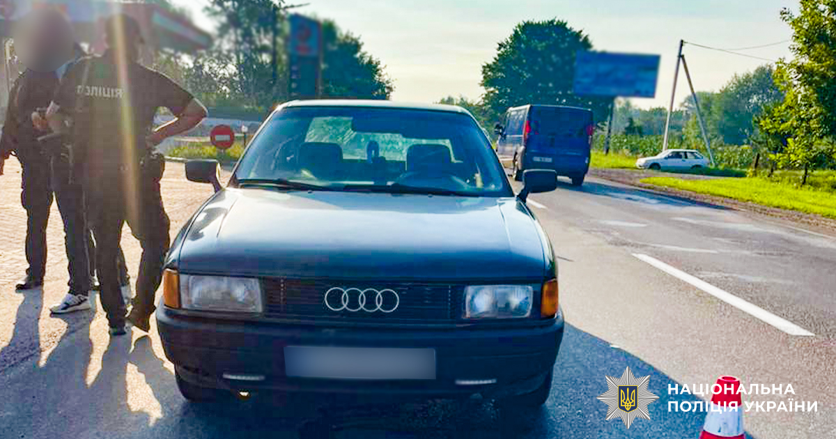 Слідчі поліції Буковини повідомили чоловіку про підозру у незаконному заволодінні автівкою