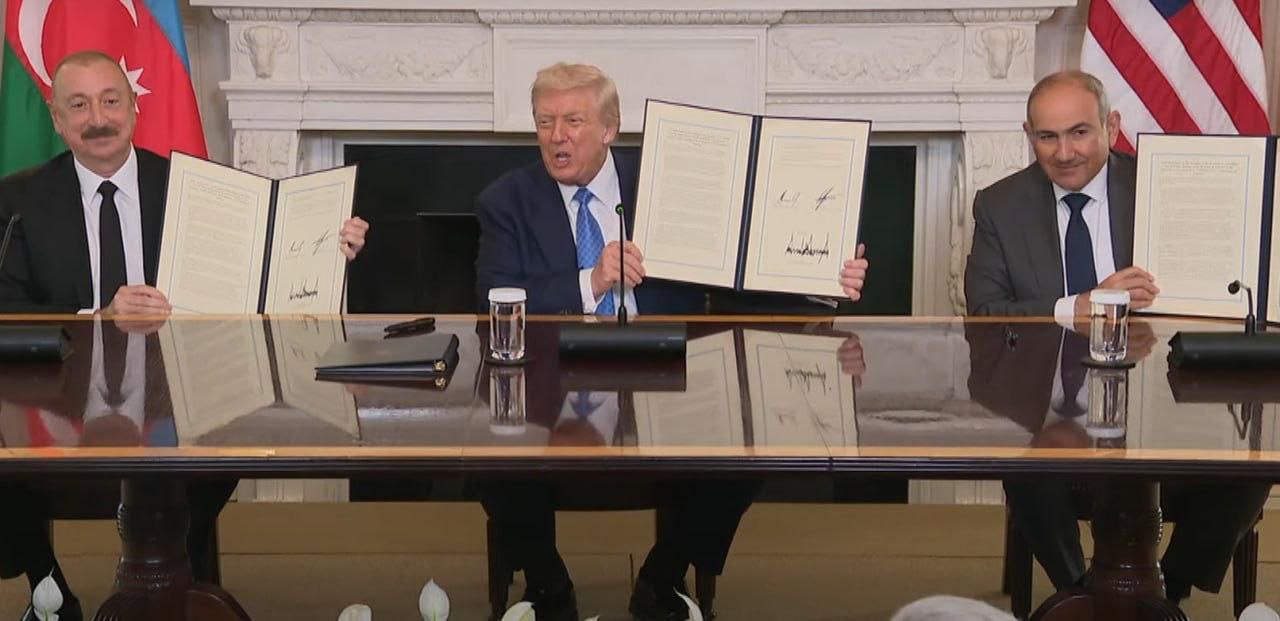 Вірменія та Азербайджан підписали мирну угоду за посередництва США