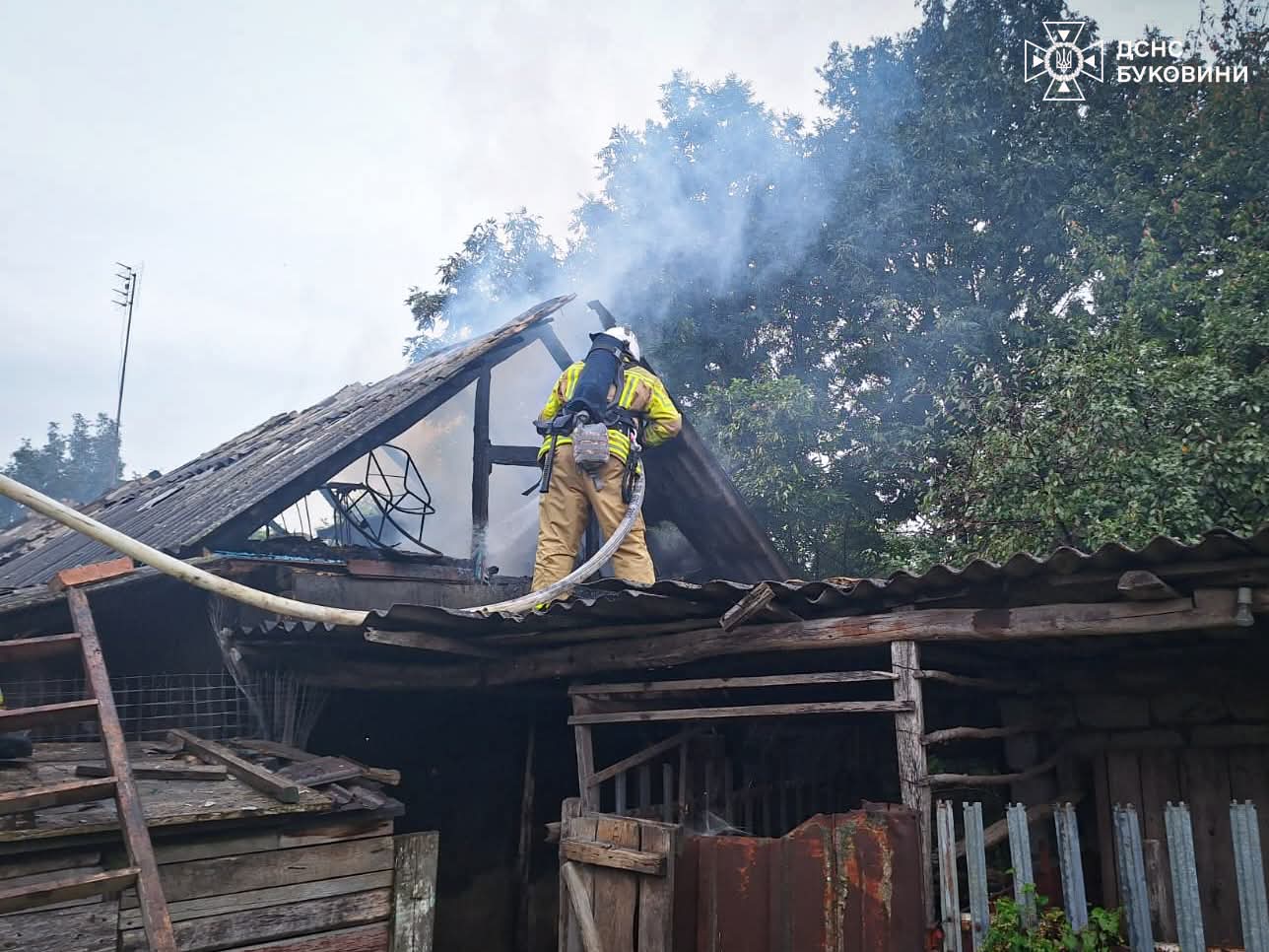 У Чернівецькій області вогнеборці ліквідували дві пожежі