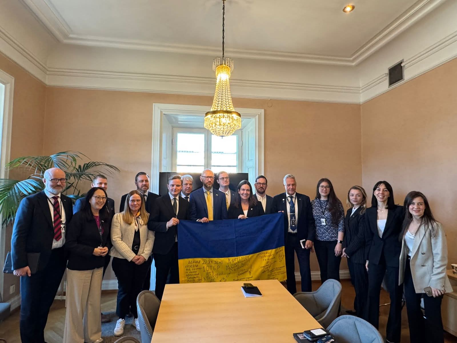 Яценюк у Швеції: «Близько 96% громадян виступають за підтримку України»