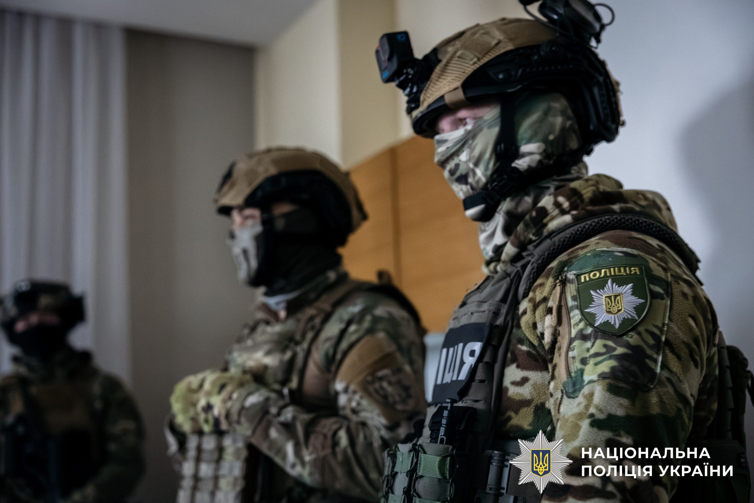 Поліція викрила масштабну шахрайську фінансову біржу: учасникам ОЗГ повідомлено про підозру