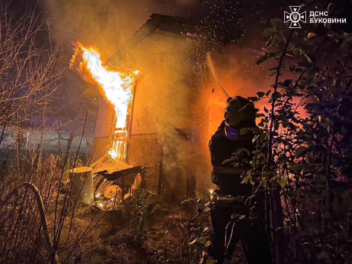 У Чернівецькій області вогнеборці ліквідували три пожежі