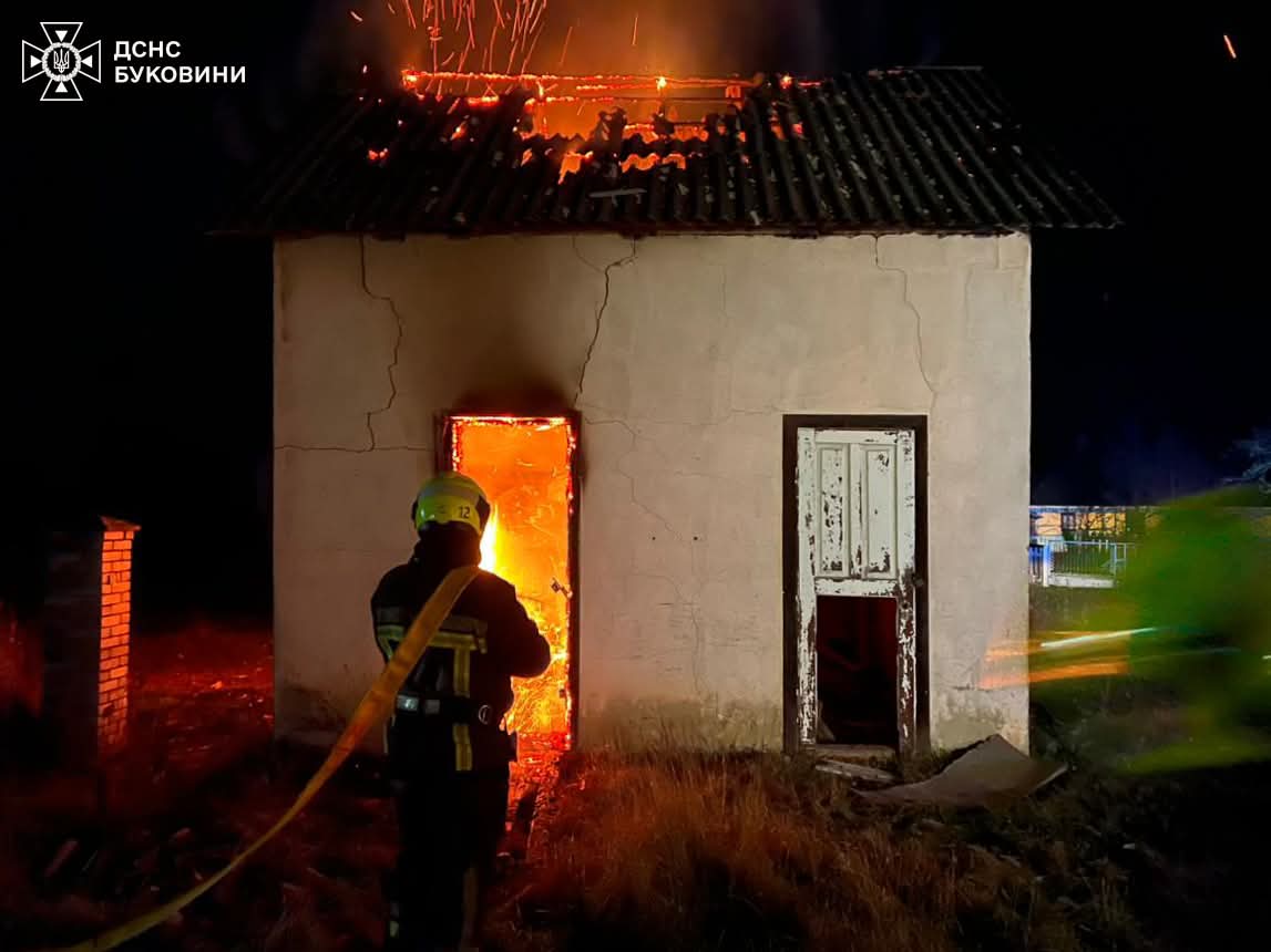 На Буковині вогнеборці ліквідували чотири пожежі