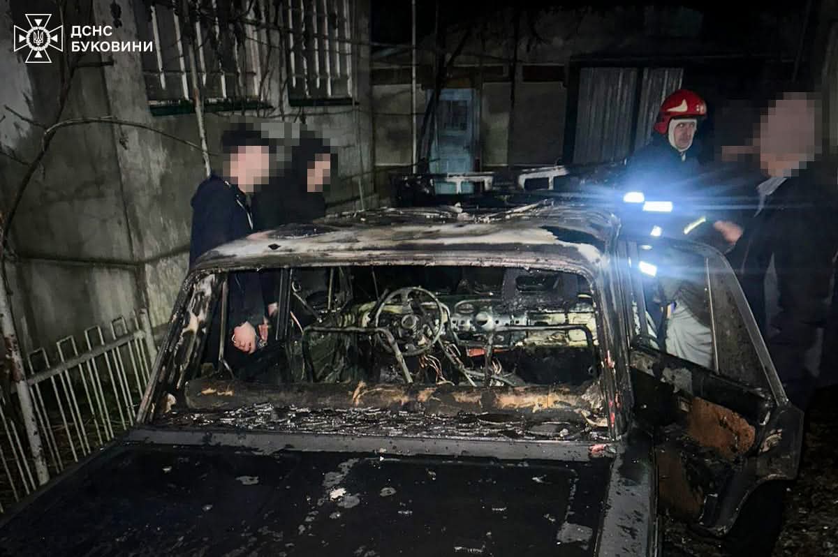 У Чернівецькій області вогнеборці ліквідували загоряння двох автомобілів