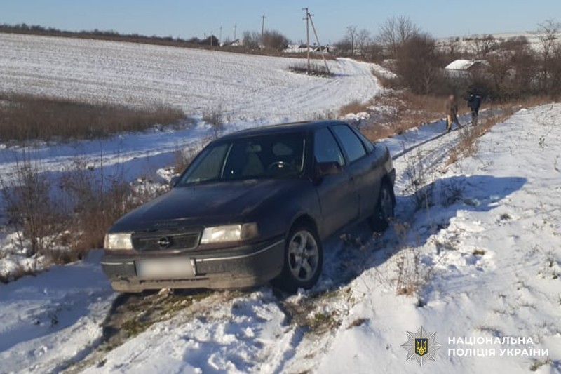 На Буковині поліціянти затримали чоловіка, який викрав автомобіль