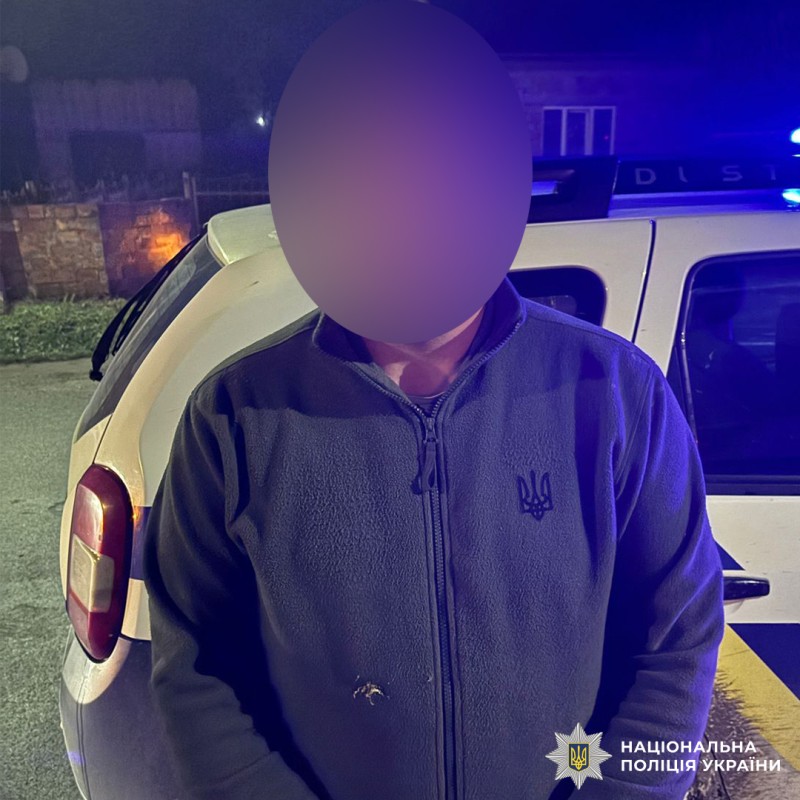 Поліціянти Буковини затримали зловмисника, який наніс ножові поранення чернівчанину