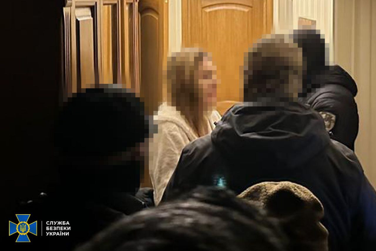 СБУ та НАБУ викрили народну депутатку на організації “схеми” із хабарем у 250 тисяч доларів: ЗМІ повідомляють, що йдеться про Анну Скороход