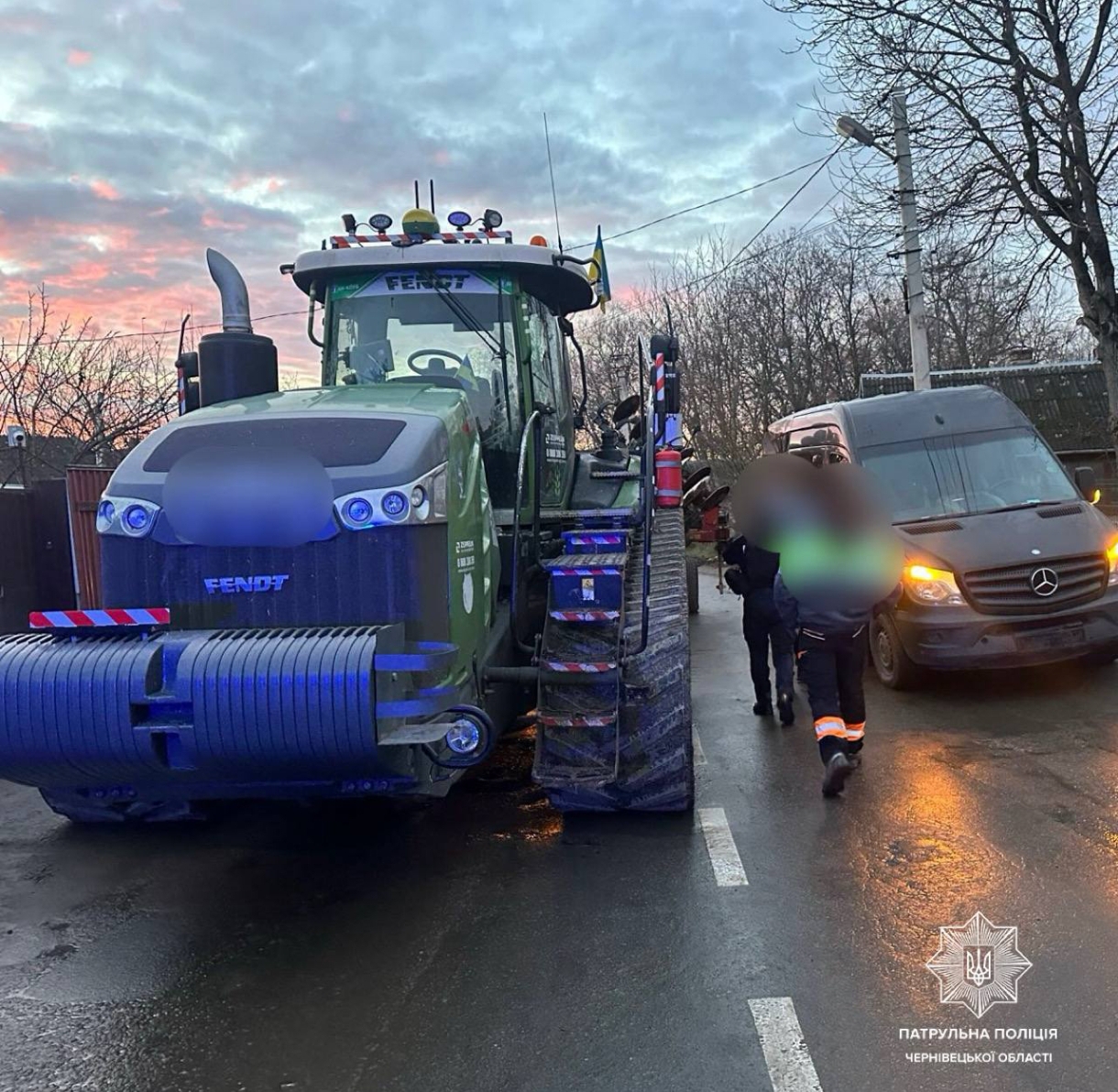 У Чернівцях на вулиці Надрічній сталася ДТП:рух повністю перекрито