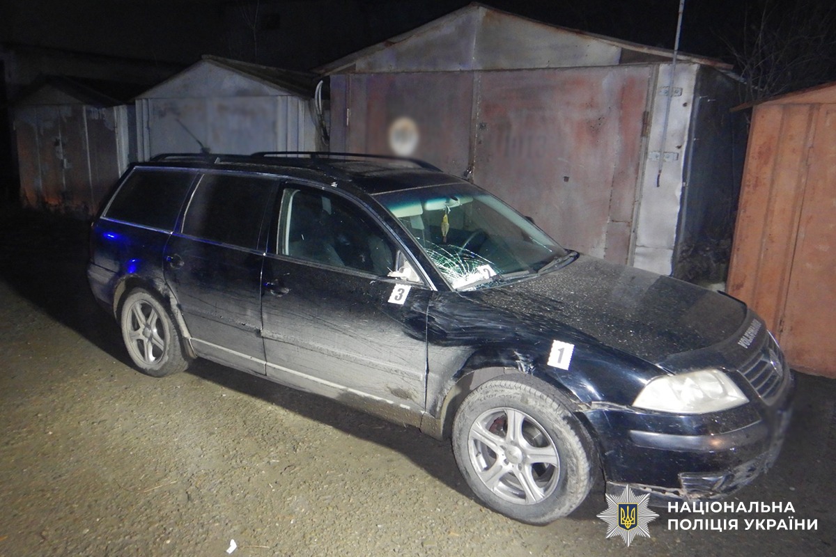 У Чернівцях поліціянти розшукали водія, який наїхав на пішохода та втік з місця ДТП