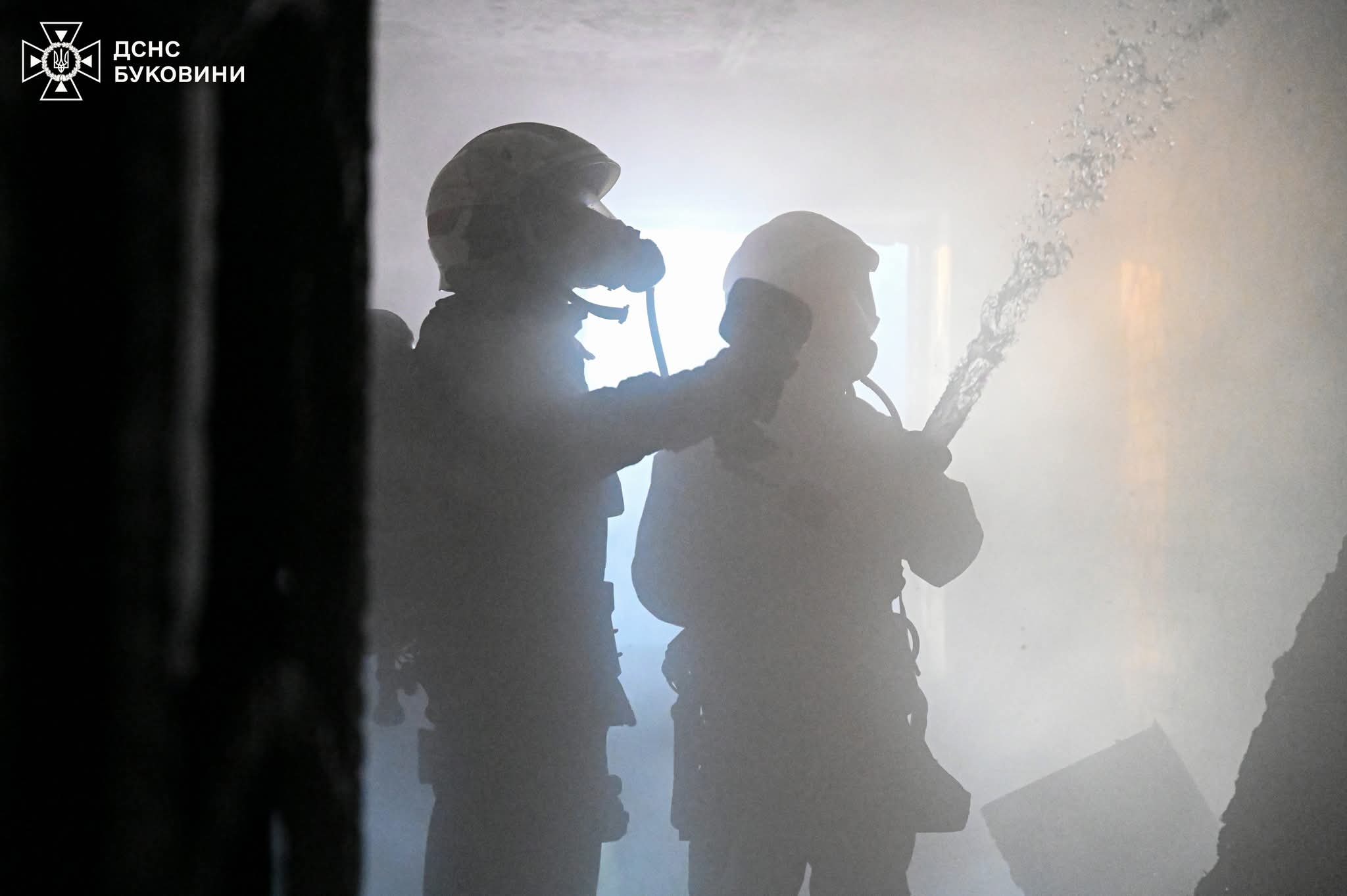 У Чернівцях вогнеборці ліквідували пожежу у багатоповерхівці