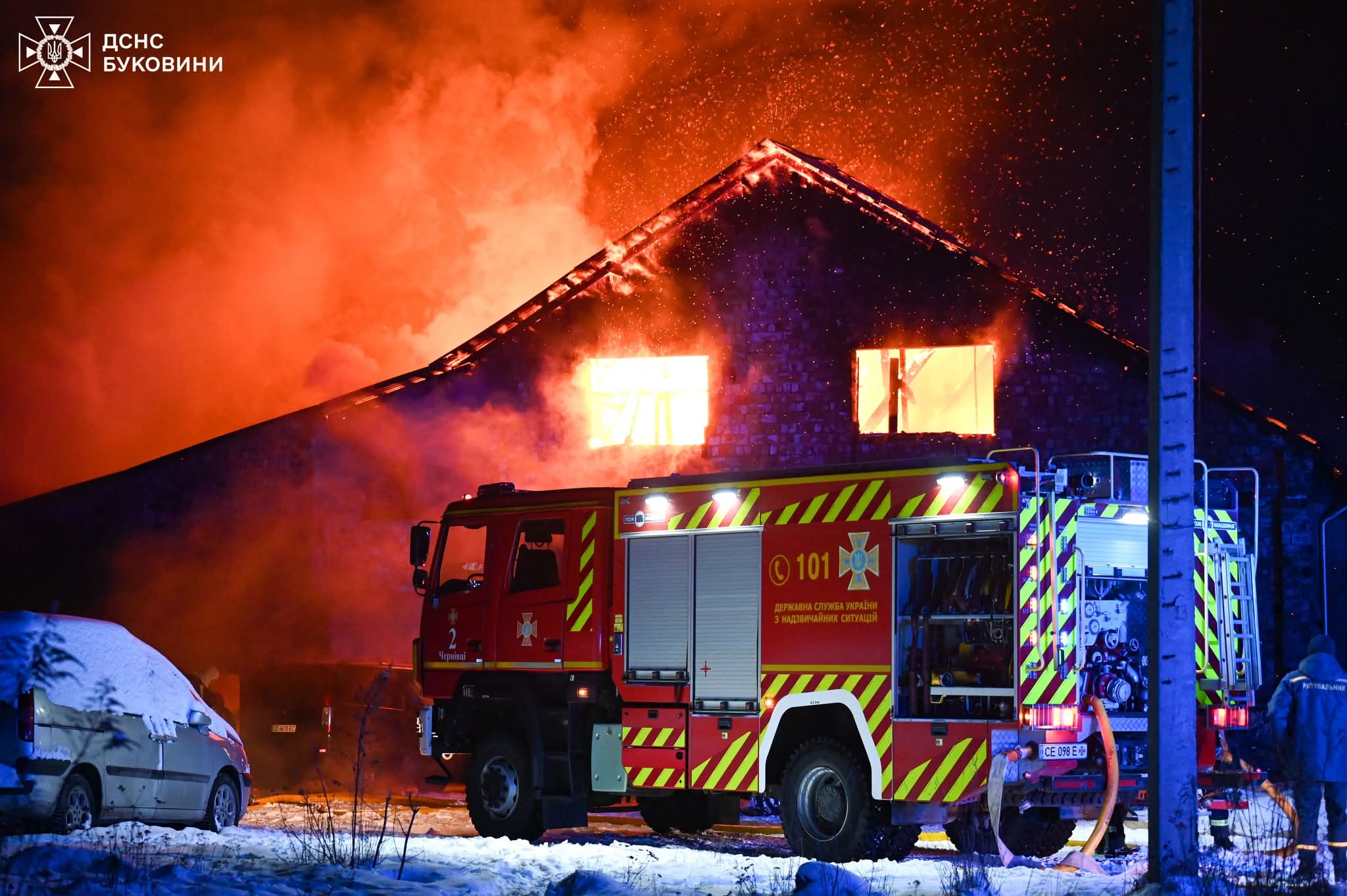 У Чернівцях вогнеборці ліквідували масштабну пожежу