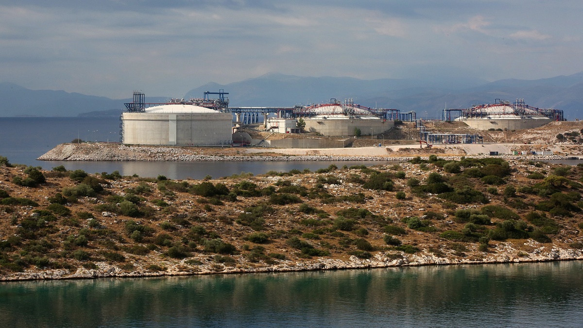 Україна у березні почне отримувати скраплений газ зі США – через термінал у Греції