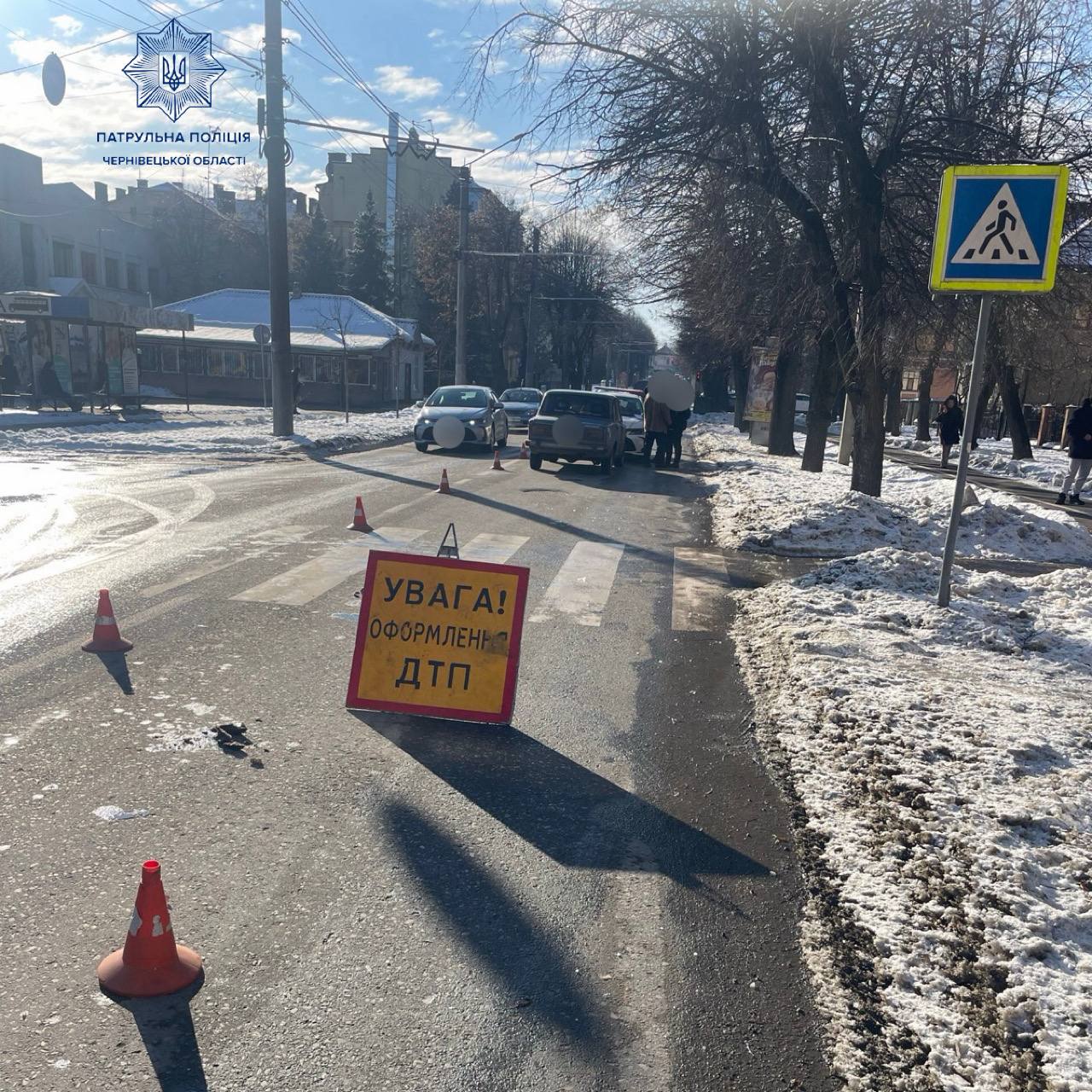 У Чернівцях на вулиці Садовій ускладнений рух транспорту через ДТП