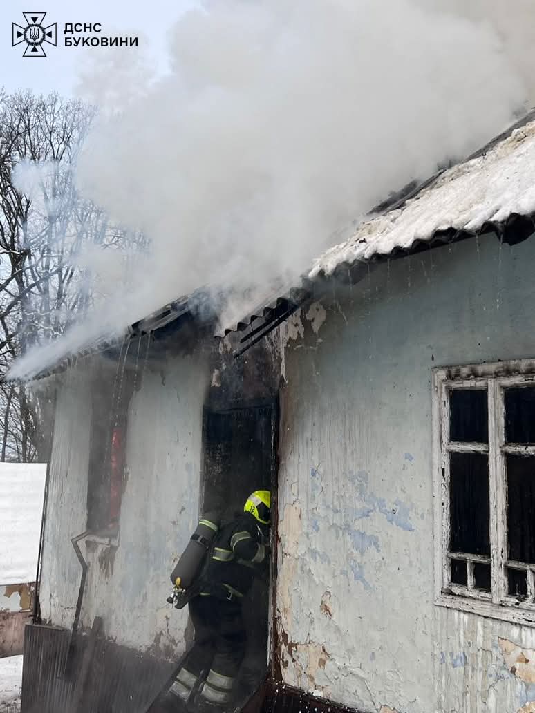 На Буковині за добу сталося п’ять пожеж у житлових будинках: є постраждалий