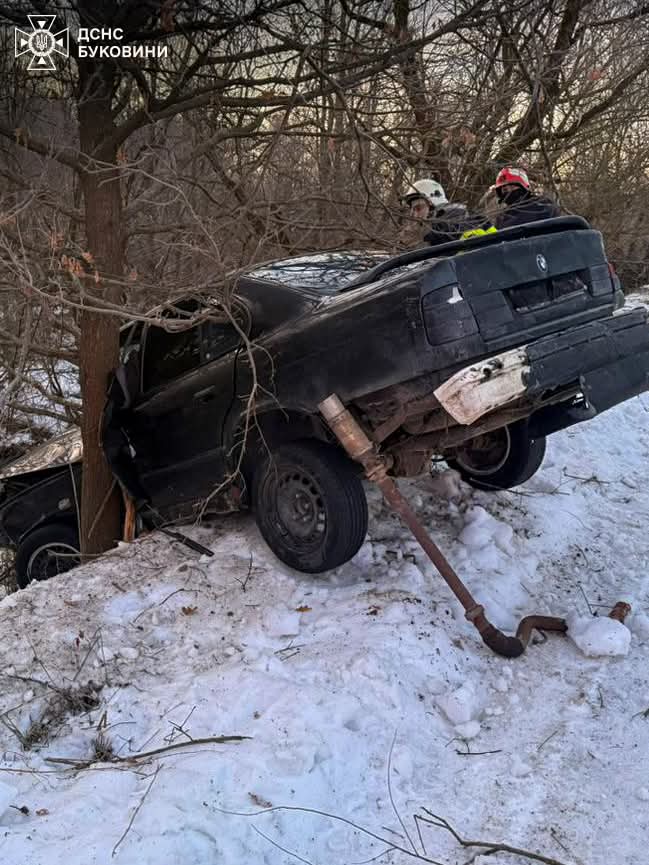 На Буковині за добу сталося три пожежі та смертельна ДТП: загинули троє людей