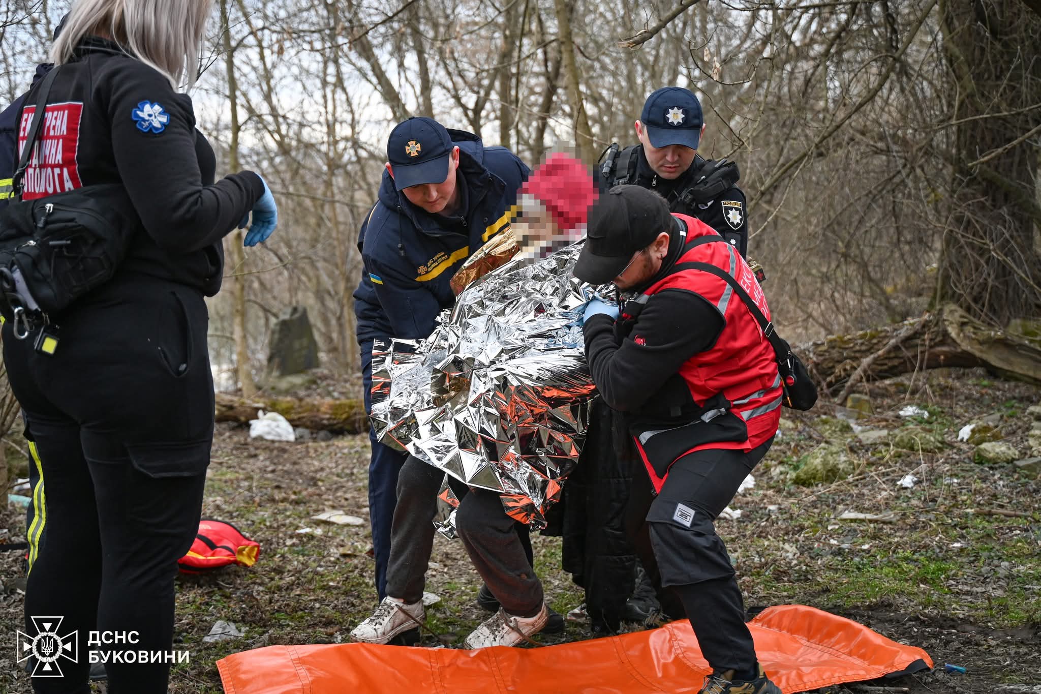 У Чернівцях рятувальники врятували літню жінку, яка опинилася на острові посеред річки