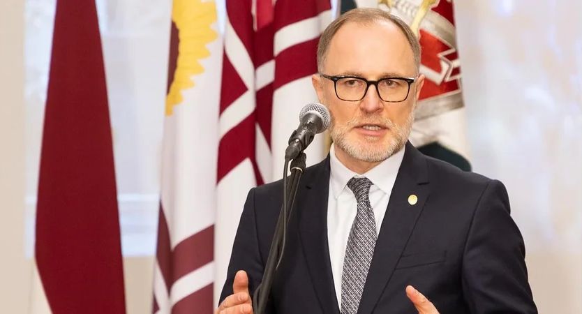 Міністр оборони Латвії перервав візит до України через дрон, який з рф залетів в його країну