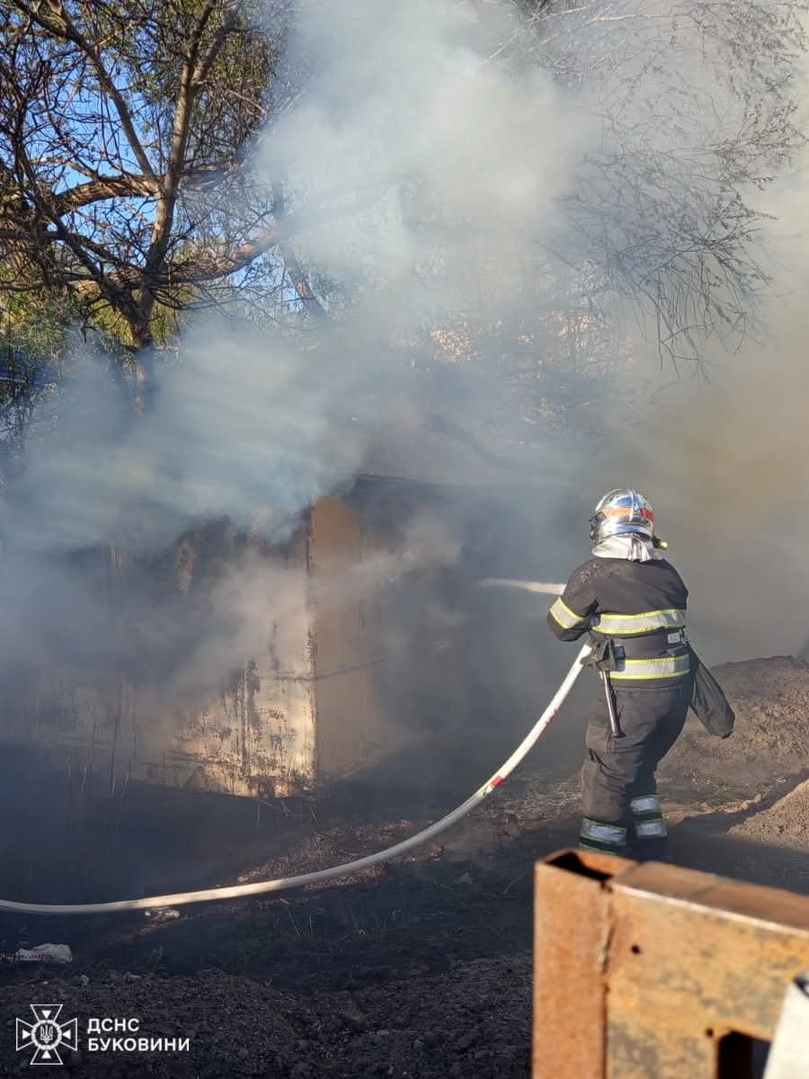 На Буковині за добу сталося 14 надзвичайних подій: рятувальники ліквідовували пожежі та виявили мінометну міну