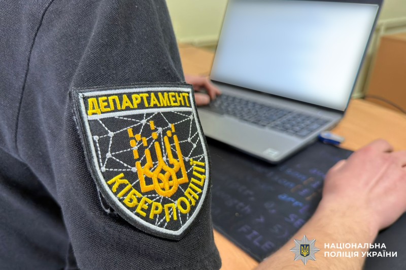 Буковинські поліціянти повідомили про підозру 51-річному чоловіку, який зберігав фото- та відеоматеріали з дитячою порнографією