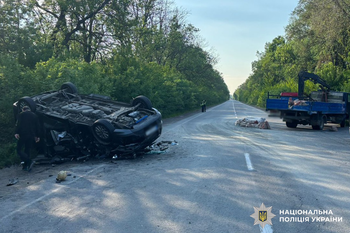 У Реваківцях зіткнулися мікроавтобус і вантажівка: травмувалися п’ятеро людей