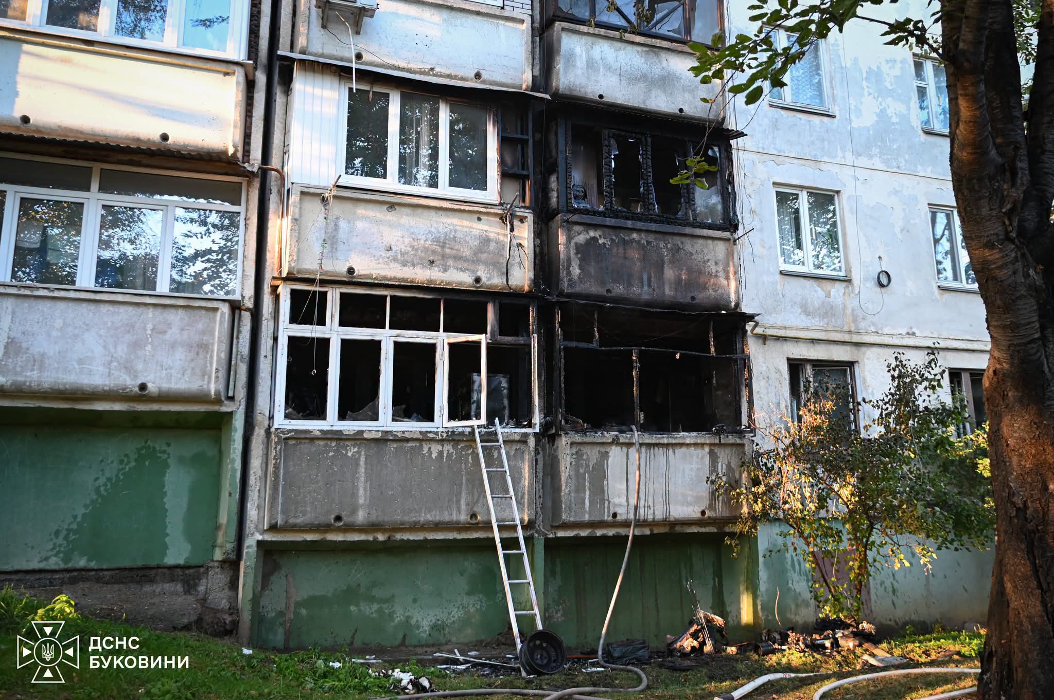 У Чернівцях під час пожежі в багатоповерхівці травмувалася жінка